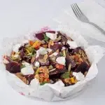 מגש אירוח חלבי עם סלק פינגר פוד